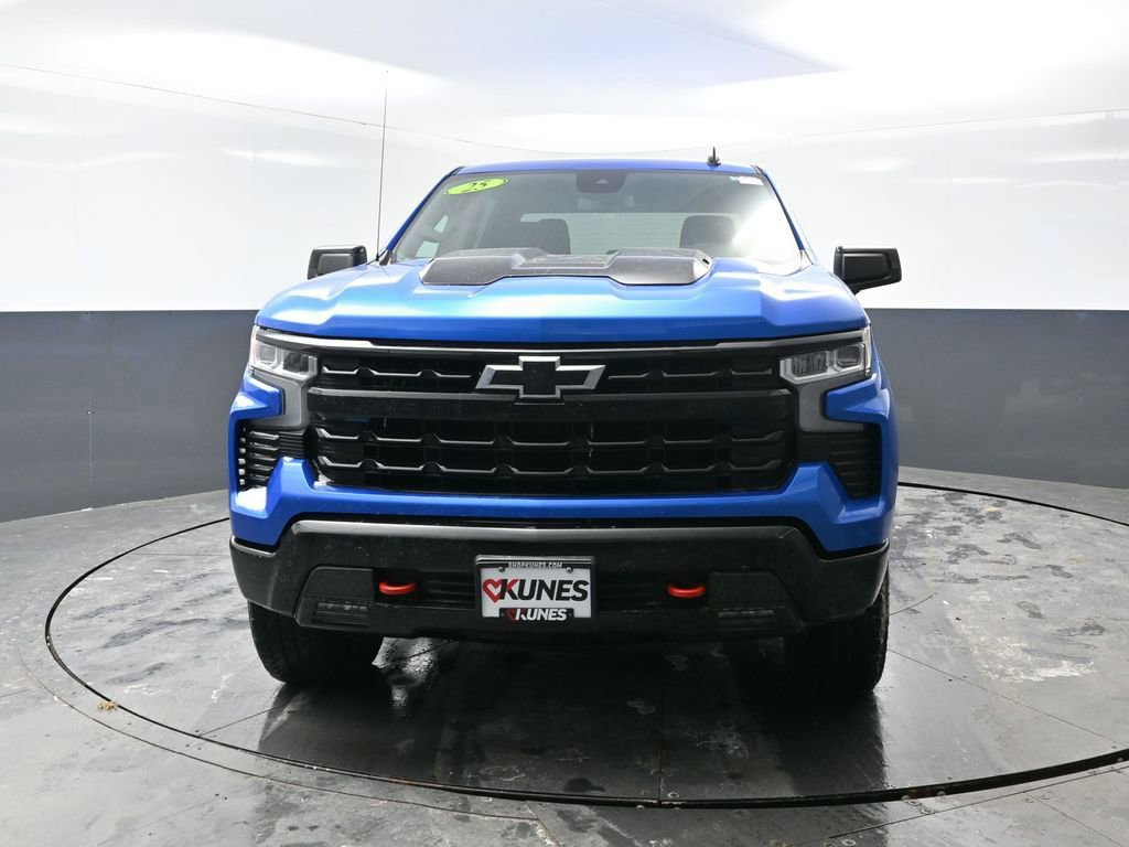 Used 2025 Chevrolet Silverado 1500 LT Trail Boss w/ LPO, Dark Essentials Package image 8