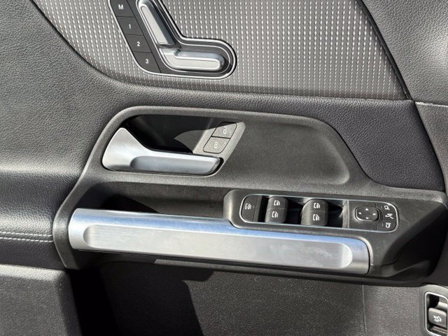 Used 2021 Mercedes-Benz GLB 250 4MATIC image 19