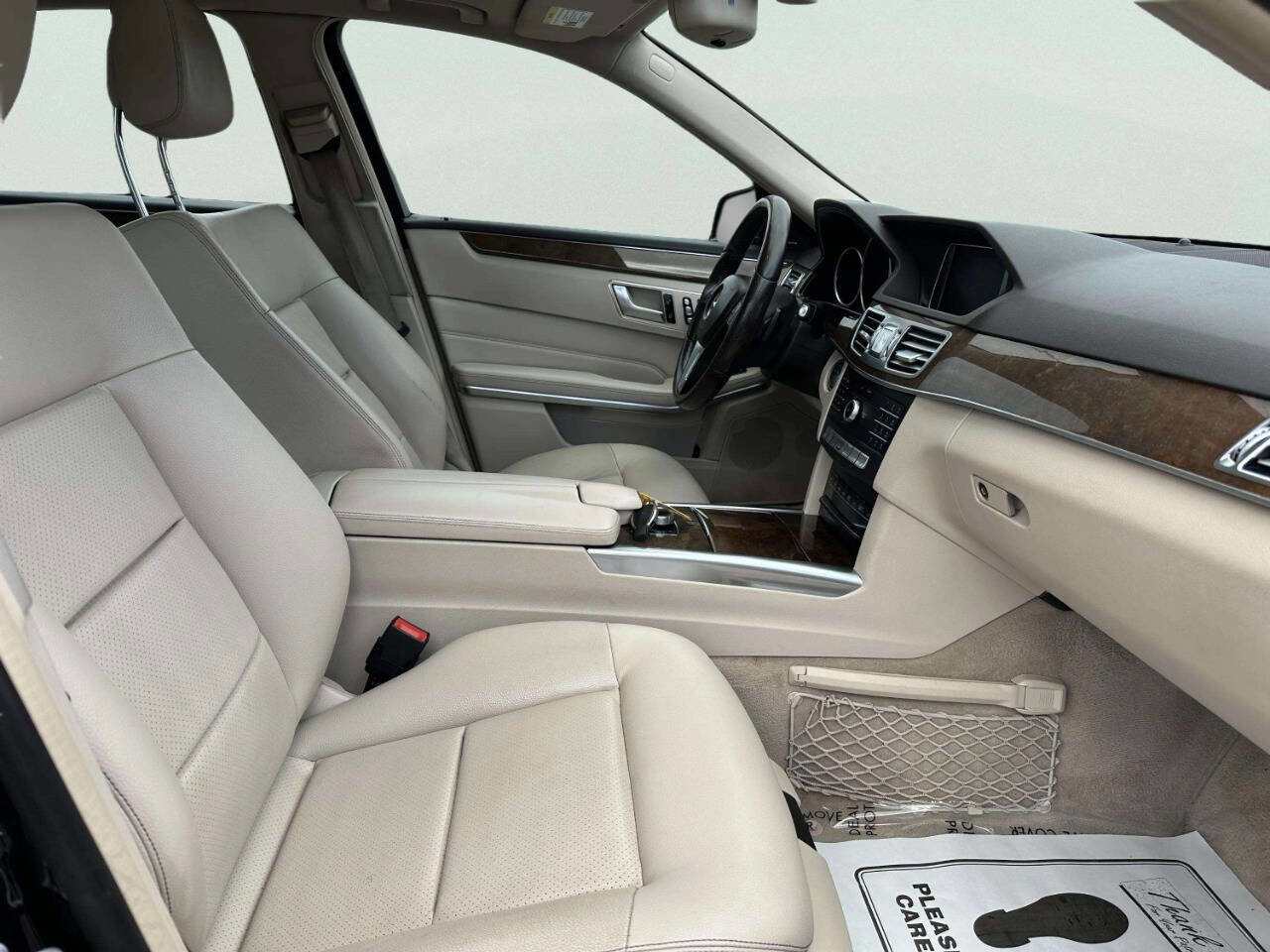 Used 2016 Mercedes-Benz E 350 4MATIC Sedan w/ Premium Package image 21