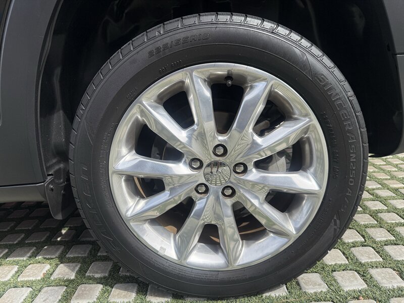 Used 2016 Jeep Cherokee Limited image 13