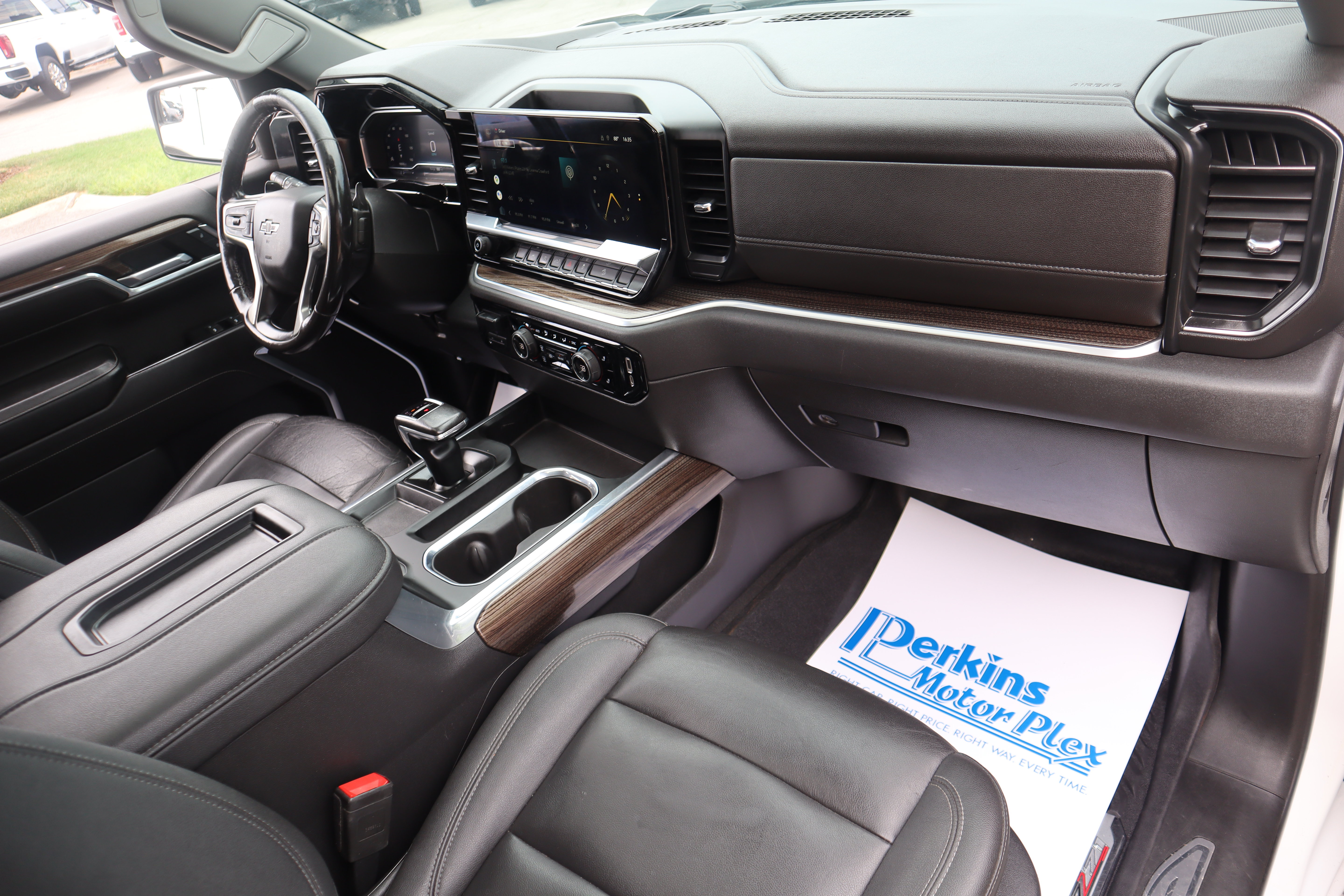 Used 2022 Chevrolet Silverado 1500 LT Trail Boss w/ Convenience Package II AWD/4WD image 33