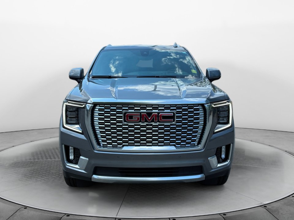 Used 2021 GMC Yukon XL Denali w/ Denali Premium Package AWD/4WD image 2