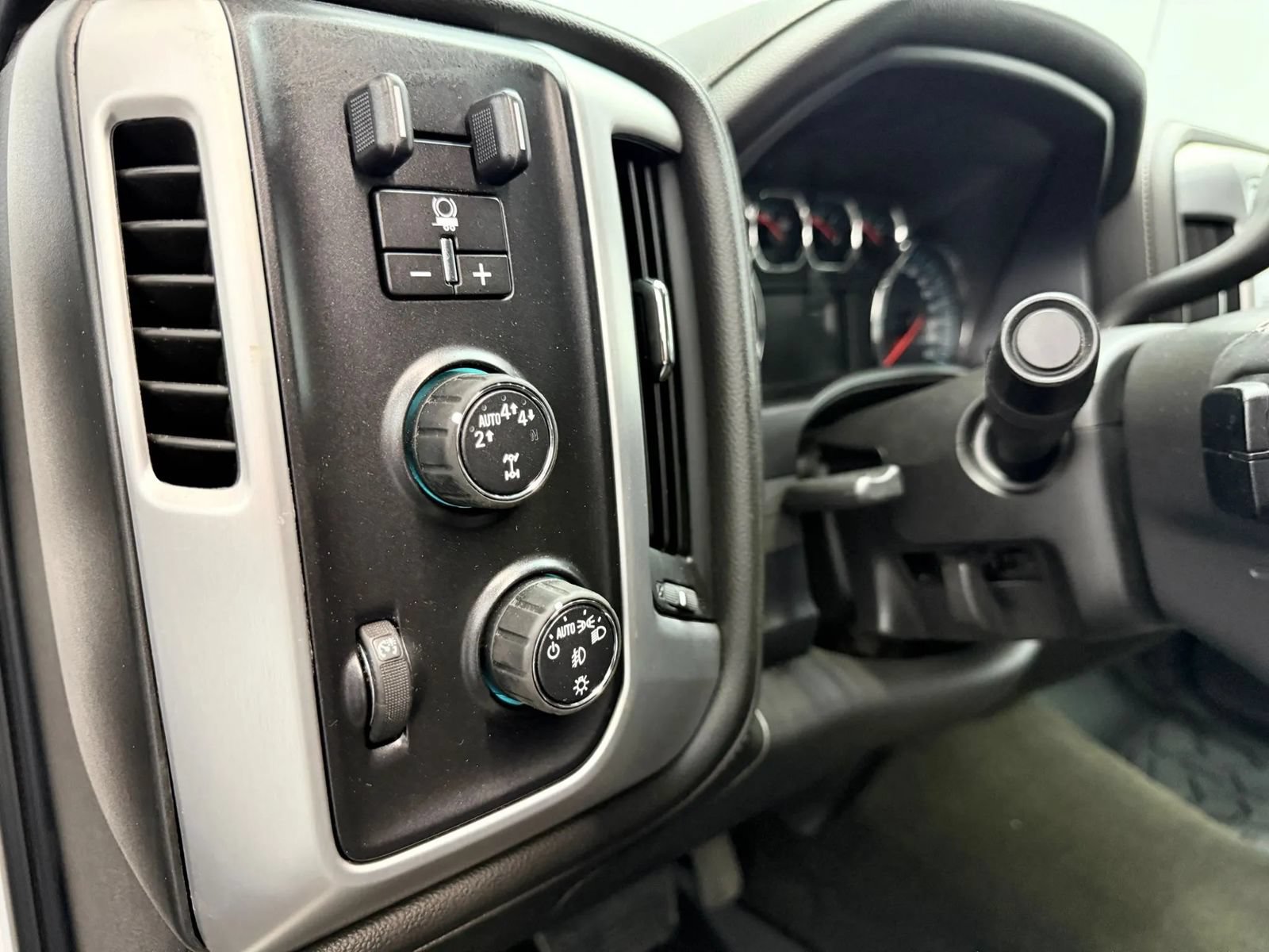 Used 2017 GMC Sierra 1500 SLE w/ SLE Value Package AWD/4WD image 12