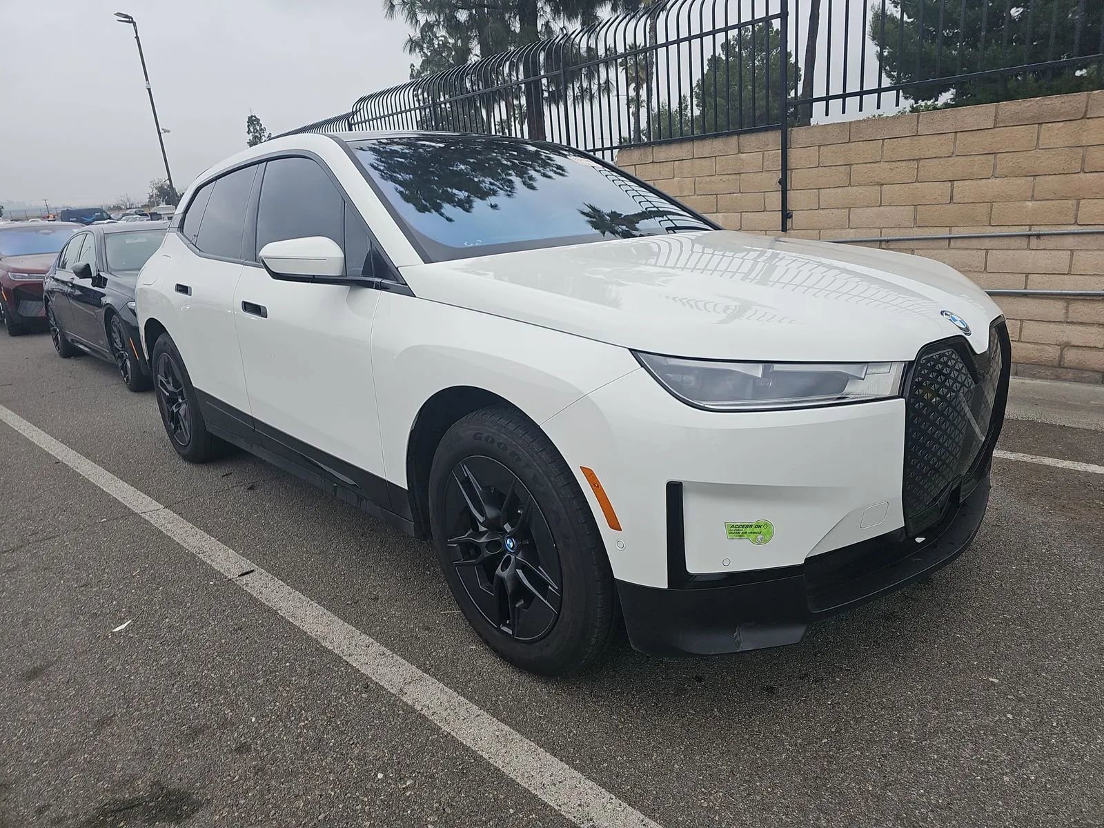 Used 2023 BMW iX xDrive50 w/ Convenience Package AWD/4WD image 1