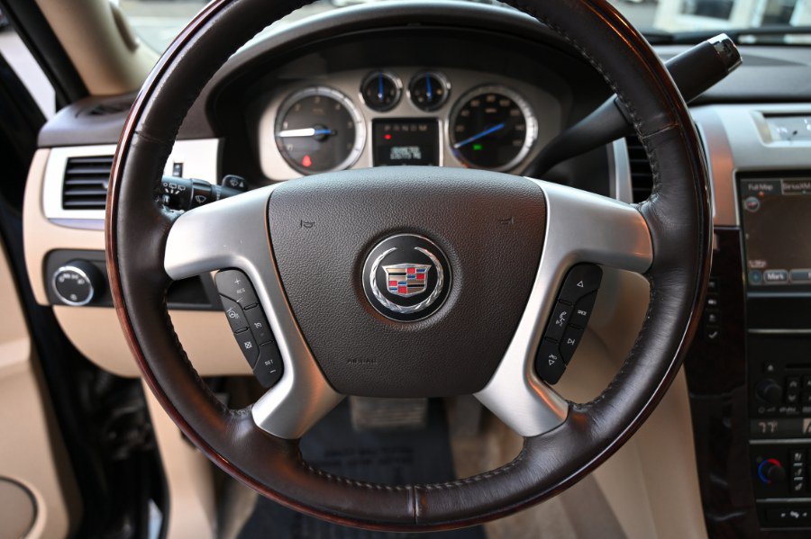 Used 2014 Cadillac Escalade Premium AWD/4WD image 24
