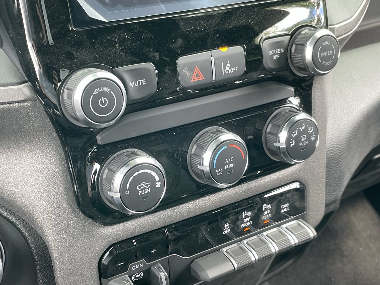 New 2026 RAM 1500 Classic Warlock AWD/4WD image 17