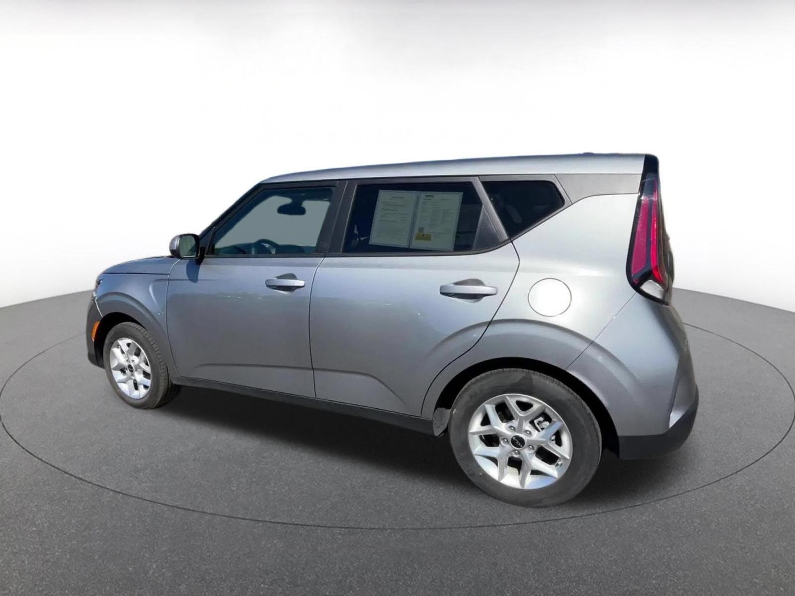 Used 2025 Kia Soul LX w/ LX Technology Package FWD image 9