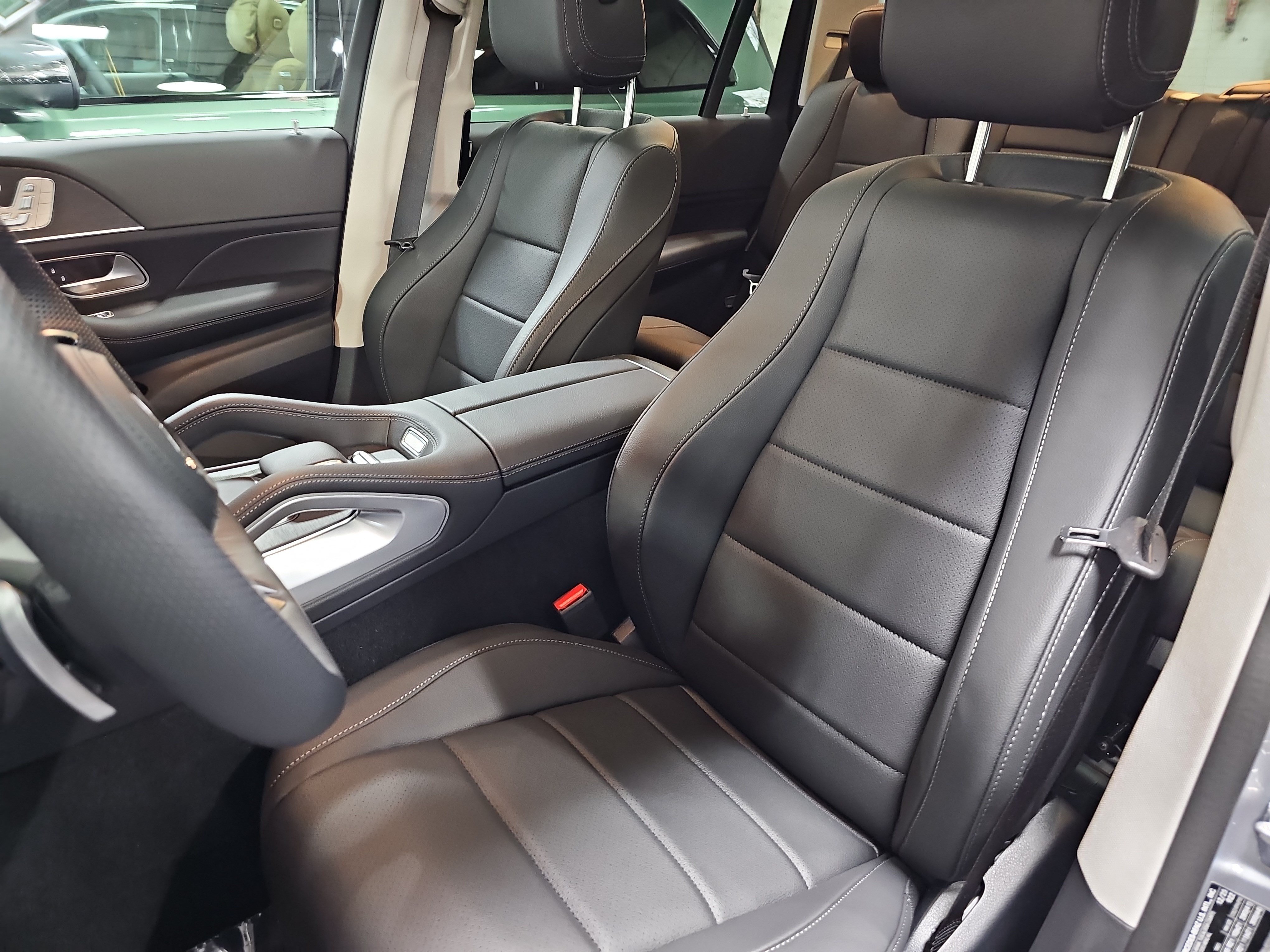 New 2026 Mercedes-Benz GLS 450 4MATIC image 17