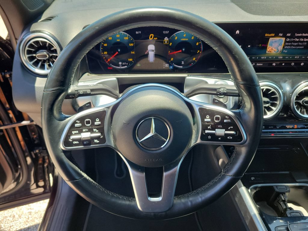 Used 2023 Mercedes-Benz GLB 250 4MATIC w/ Premium Package image 24