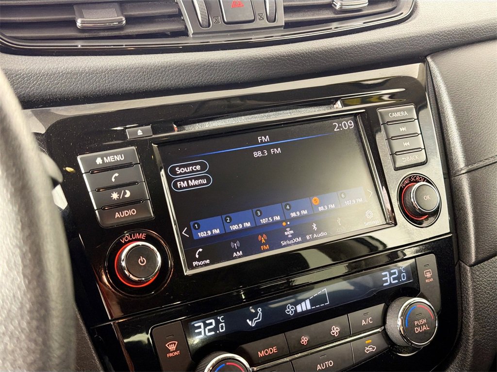 Used 2020 Nissan Rogue S image 14