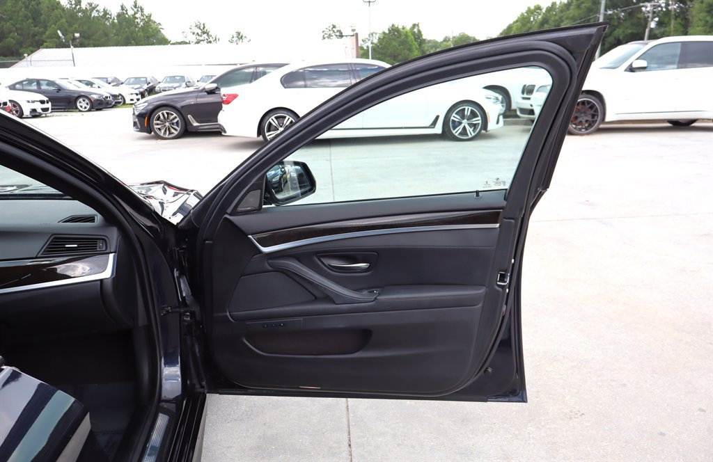 Used 2014 BMW 550i xDrive Sedan AWD/4WD image 37
