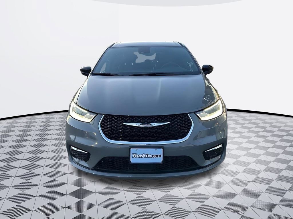 Used 2025 Chrysler Pacifica Select image 8