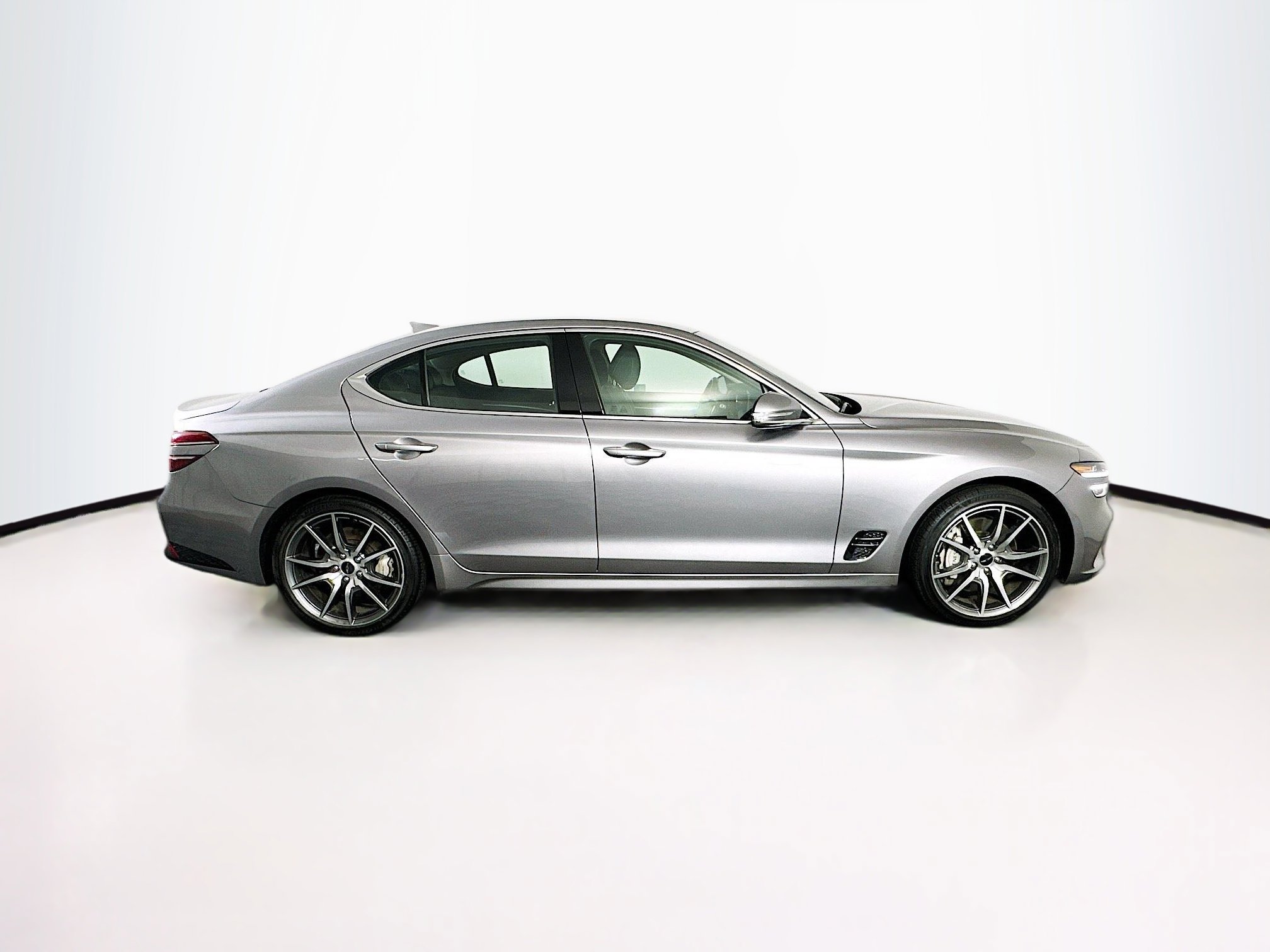 Used 2025 Genesis G70 2.5T image 10