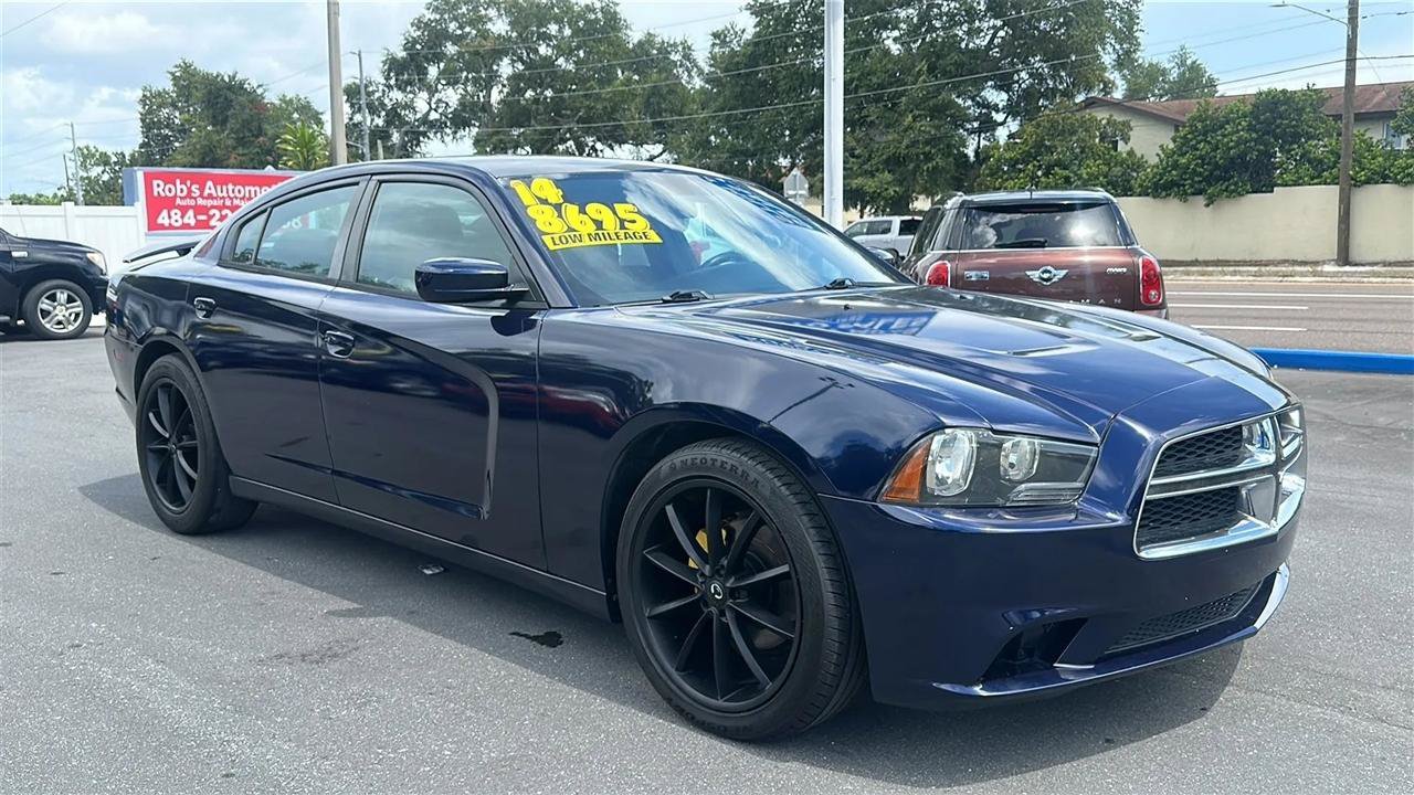 Used 2014 Dodge Charger SE RWD image 5
