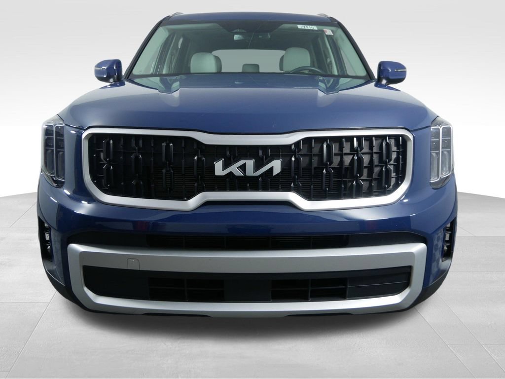 Used 2025 Kia Telluride EX X-Line AWD/4WD image 3