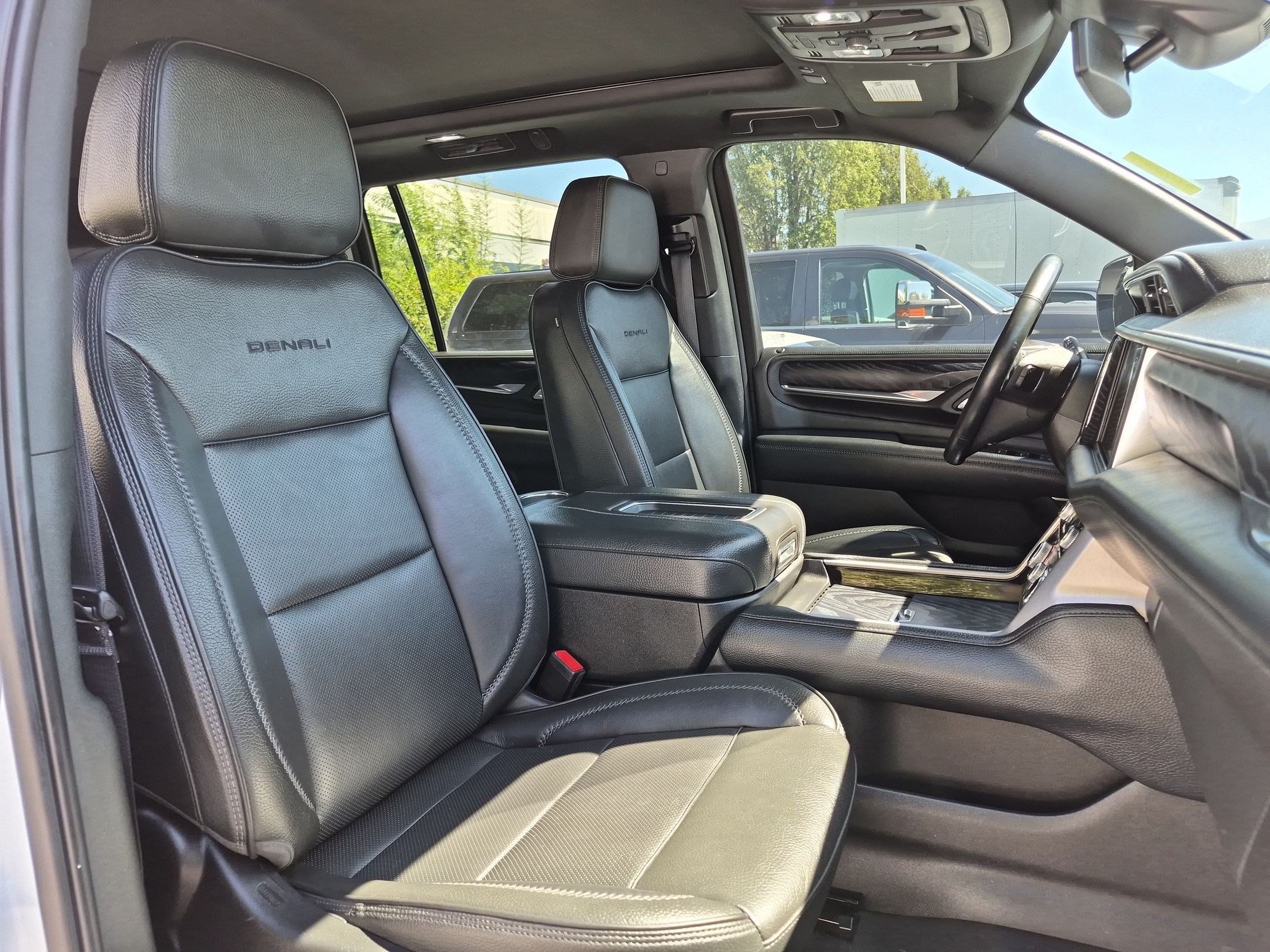 Used 2023 GMC Yukon XL Denali AWD/4WD image 28