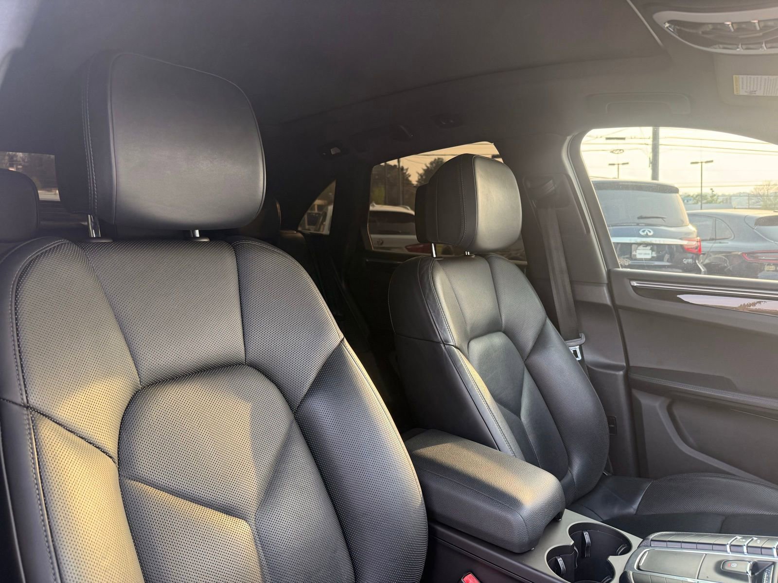 Used 2017 Porsche Macan S image 33