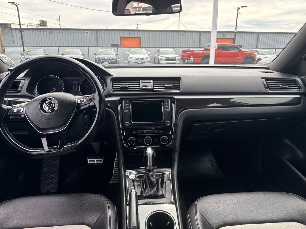Used 2018 Volkswagen Passat 3.6 image 16