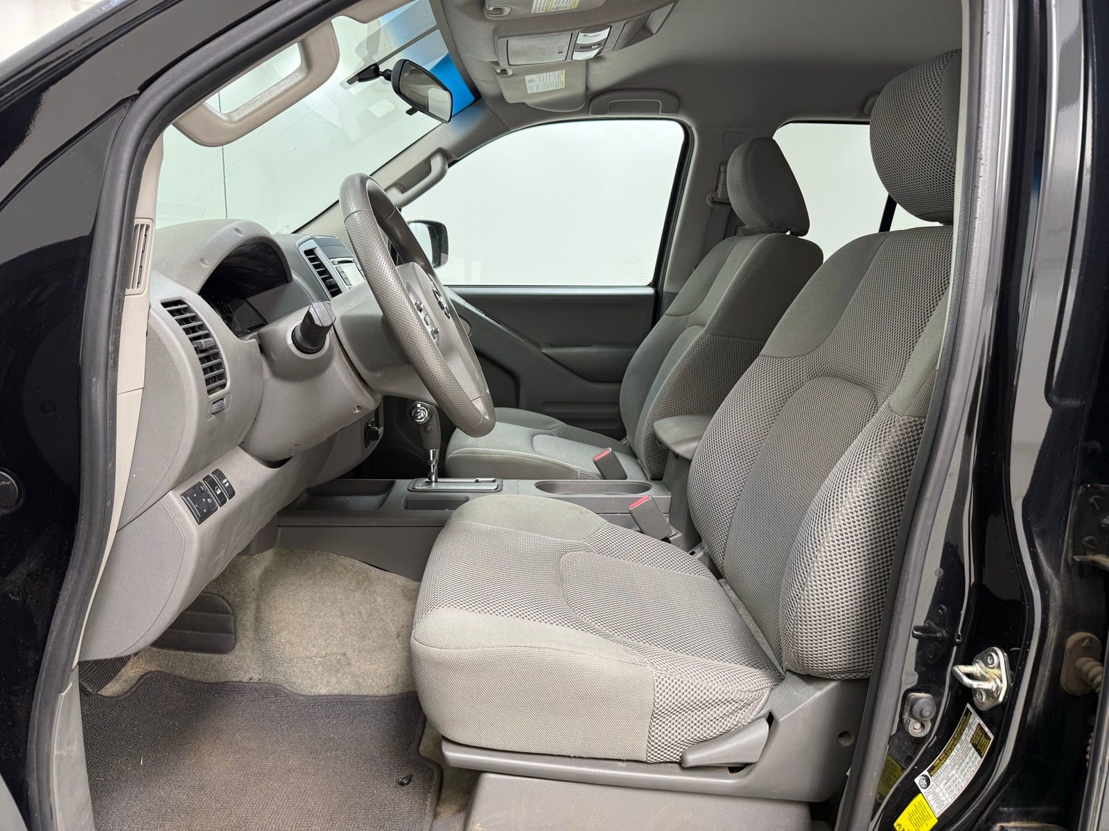 Used 2016 Nissan Frontier SV image 14