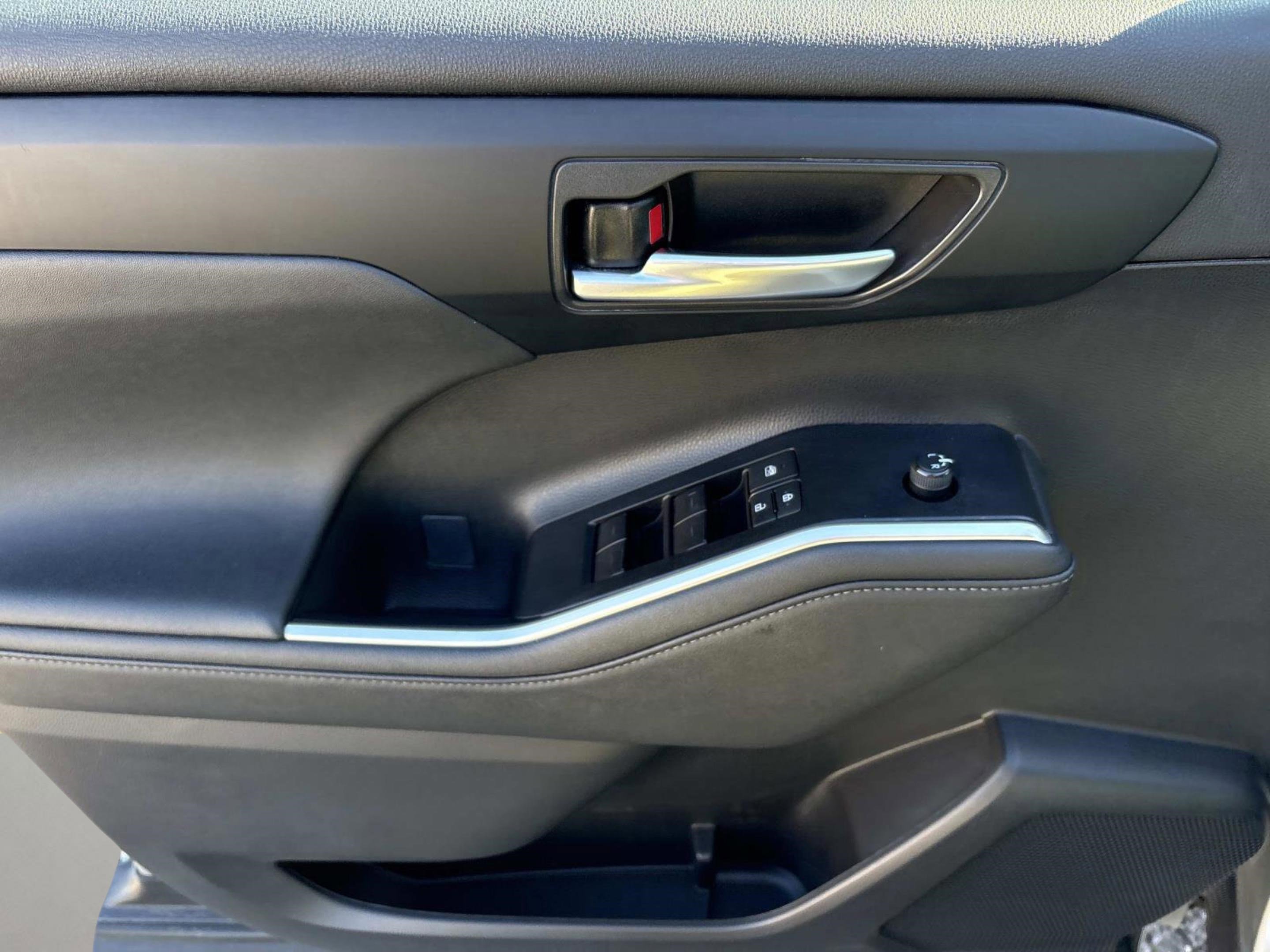 Used 2023 Toyota Highlander XLE image 27