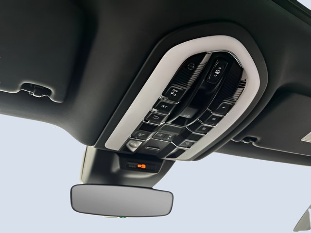 Used 2024 Porsche Macan AWD/4WD image 28