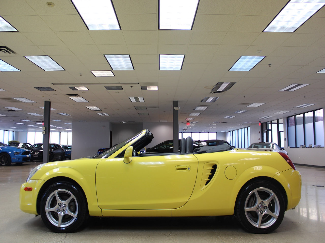 Used 2004 Toyota MR2 image 10