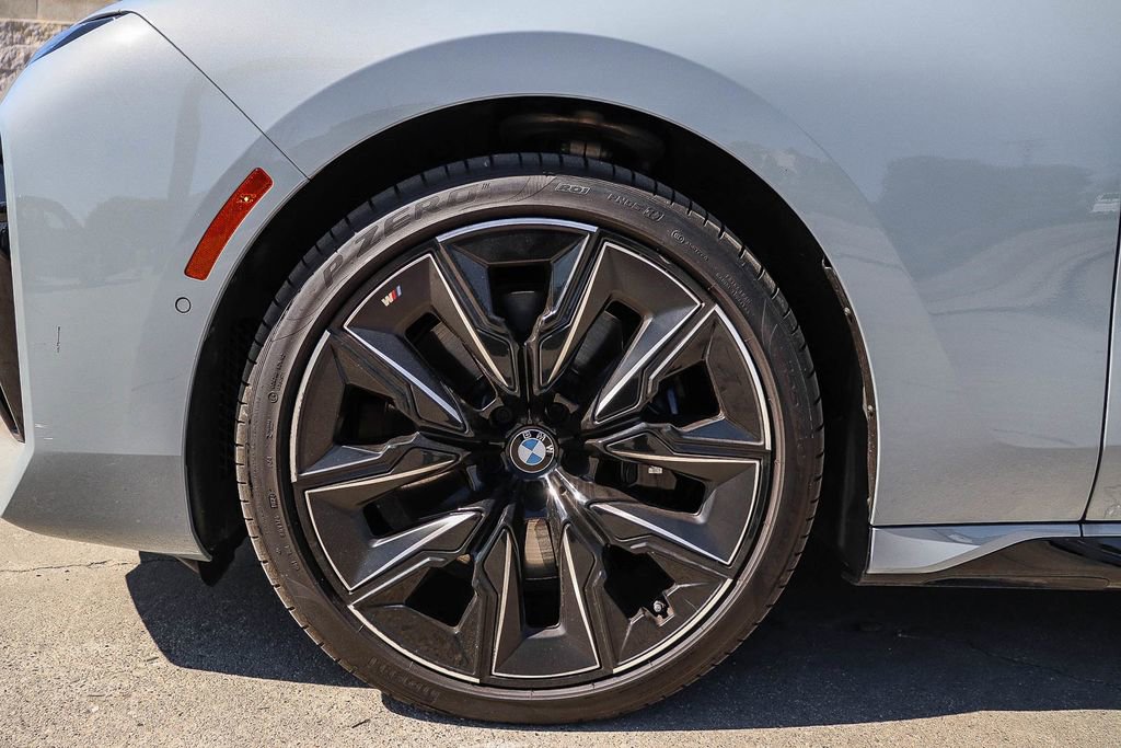 Used 2024 BMW 760i xDrive w/ Executive Package image 13