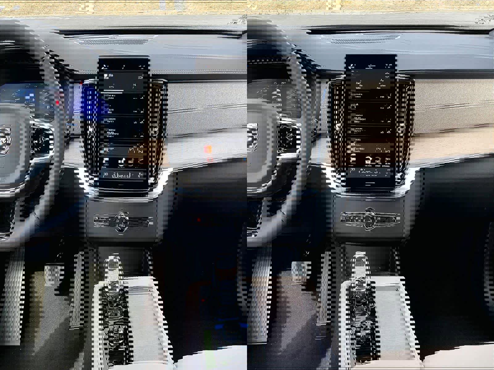 New 2026 Volvo XC90 T8 Plus w/ Protection Package Premier image 9