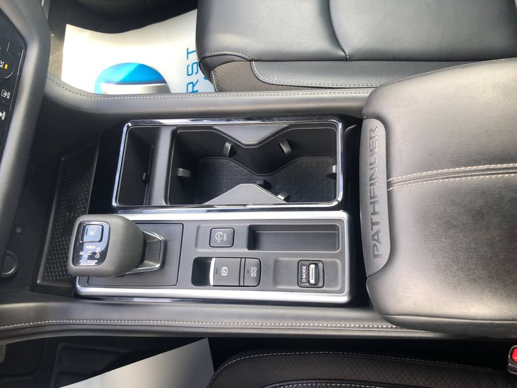 Used 2023 Nissan Pathfinder SL w/ Lighting Package (N92) FWD image 11