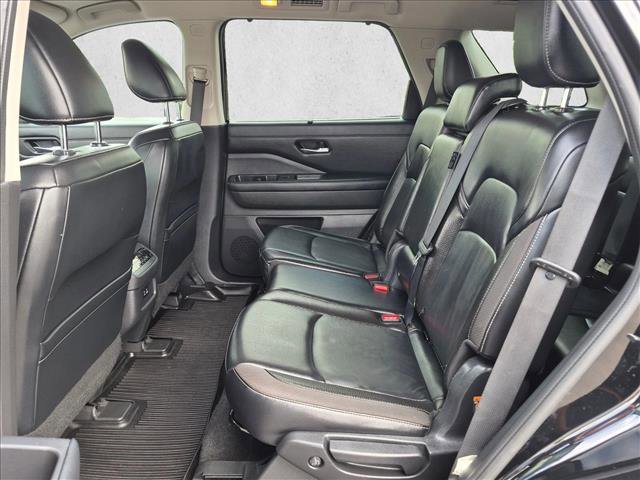 Used 2022 Nissan Pathfinder SL AWD/4WD image 19