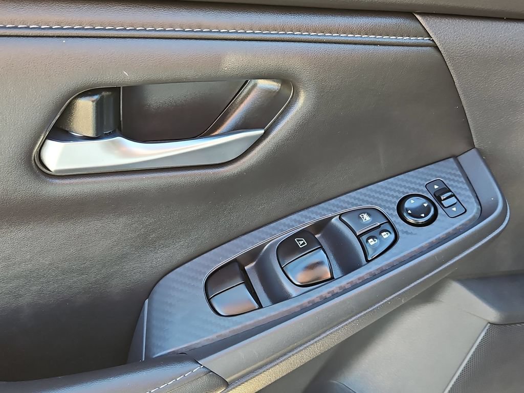Used 2025 Nissan Sentra SV FWD image 13