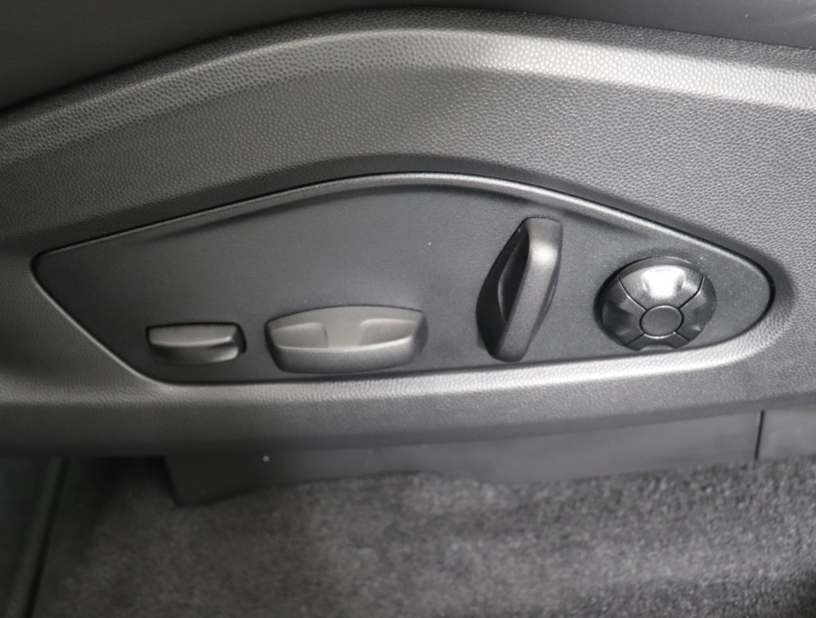 Used 2025 Porsche Macan Electric image 23