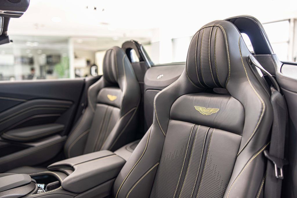 Used 2023 Aston Martin V8 Vantage Roadster image 15