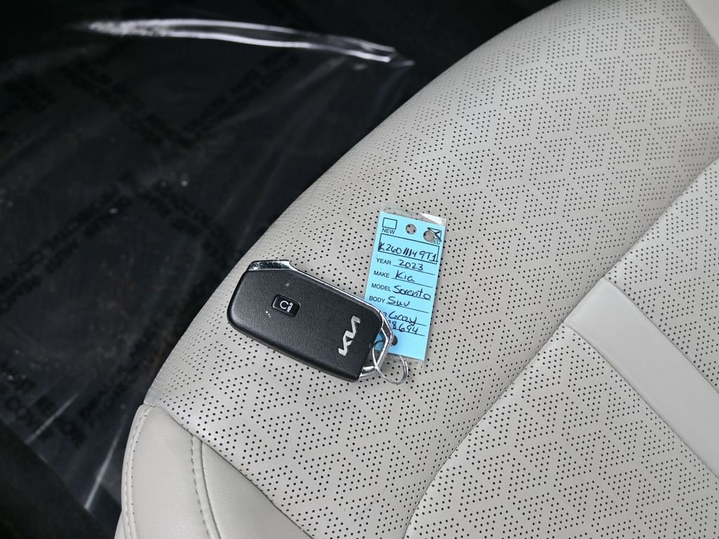 Used 2023 Kia Sorento S image 18