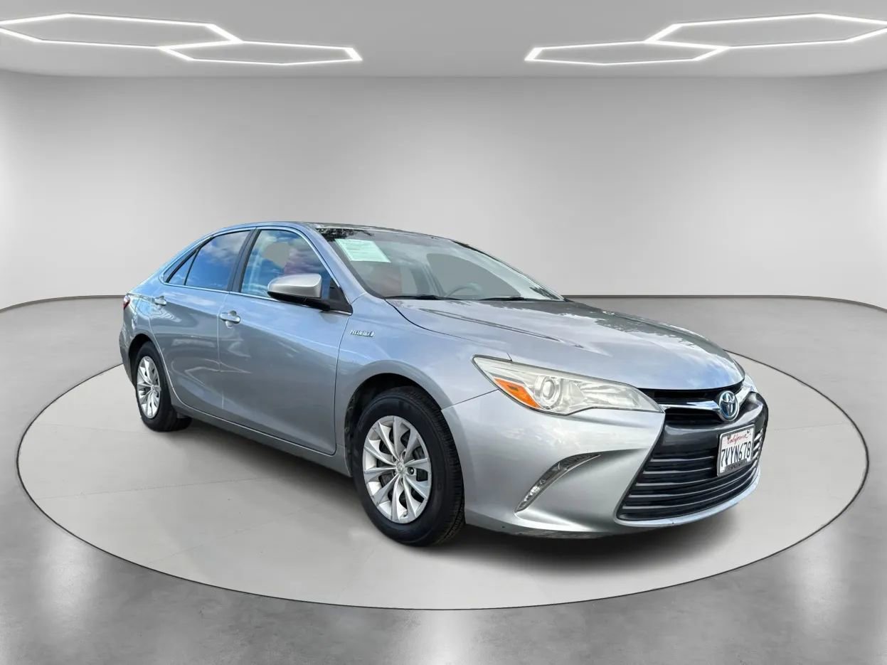 Used 2016 Toyota Camry LE image 3