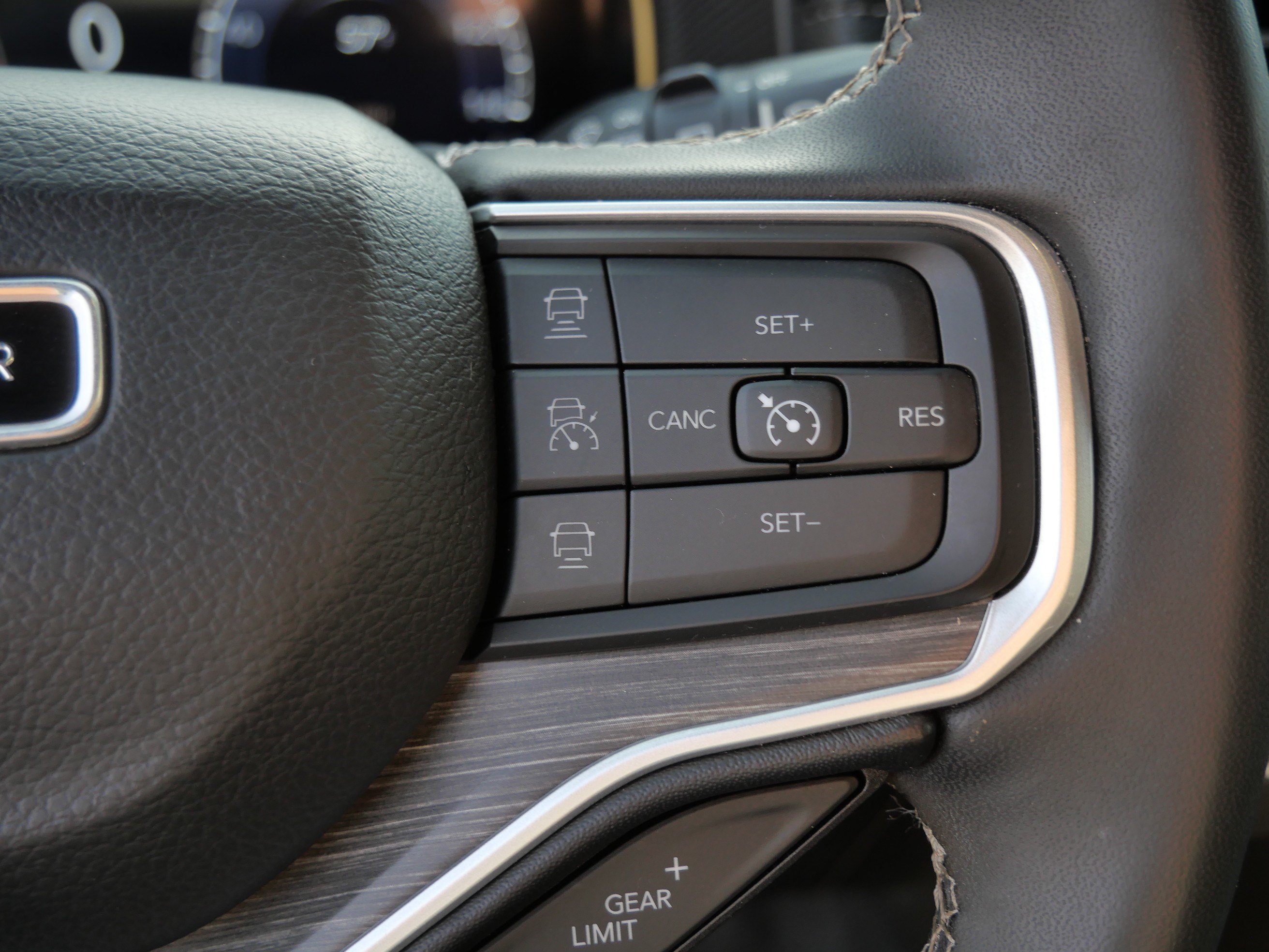 Used 2024 Jeep Wagoneer L Series II AWD/4WD image 28