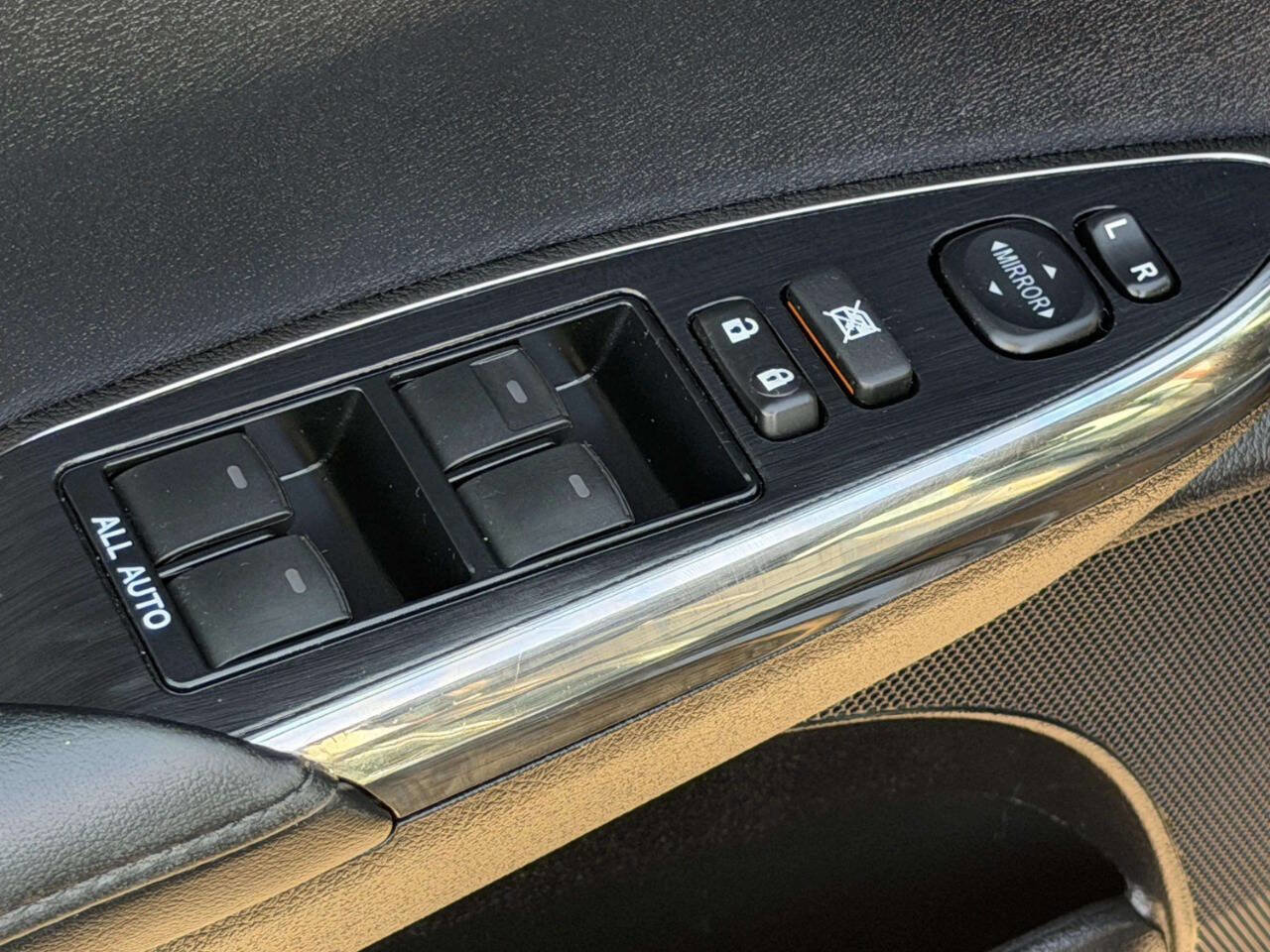 Used 2015 Toyota Avalon XLE image 13