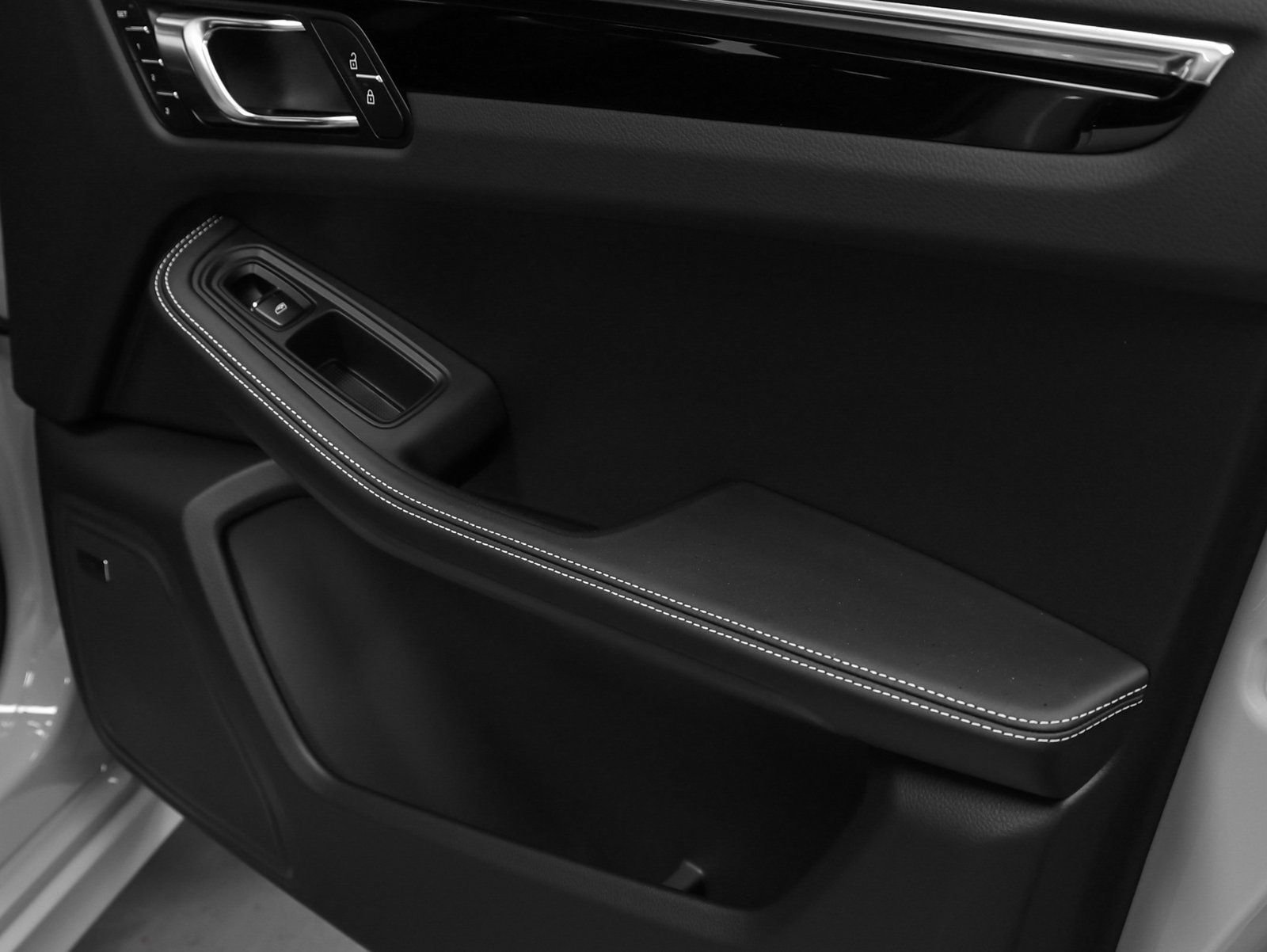 New 2026 Porsche Macan S image 29
