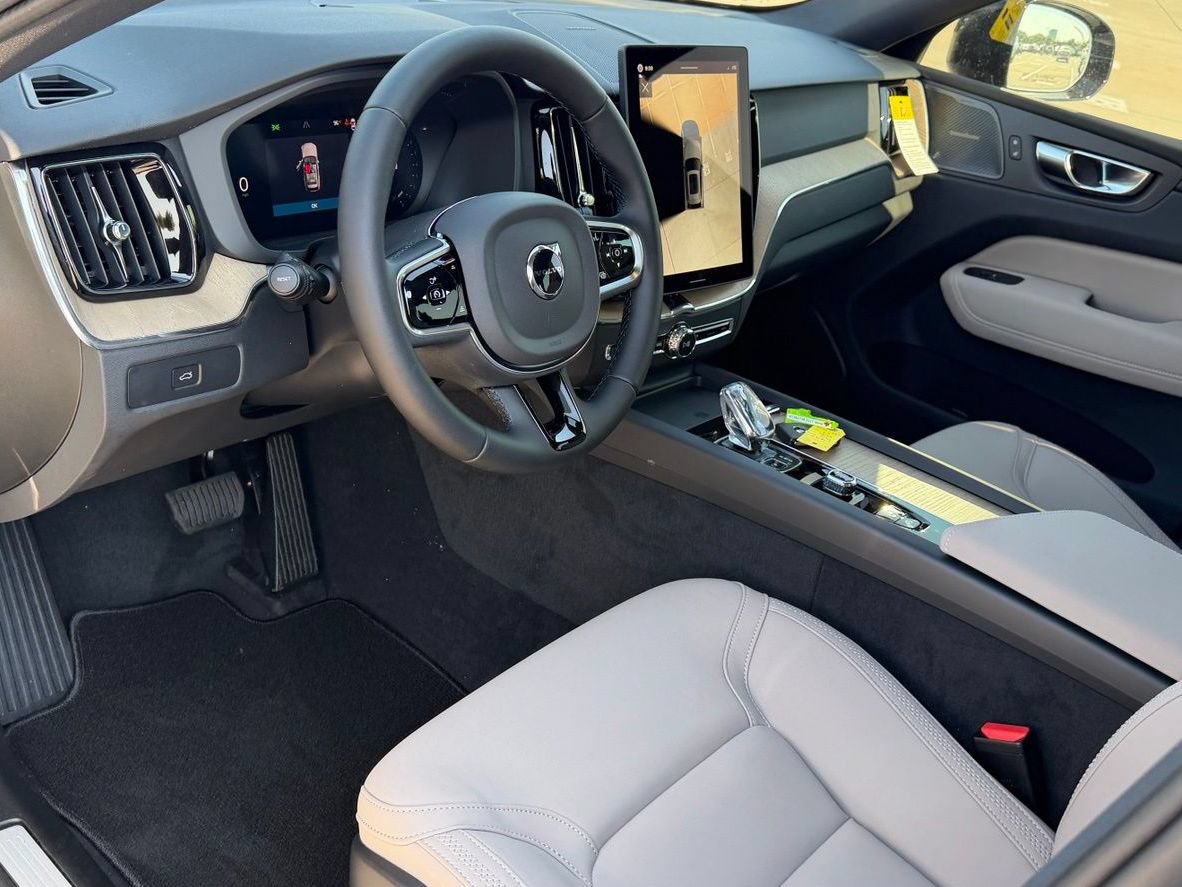 New 2027 Volvo XC60 B5 Plus AWD/4WD image 10