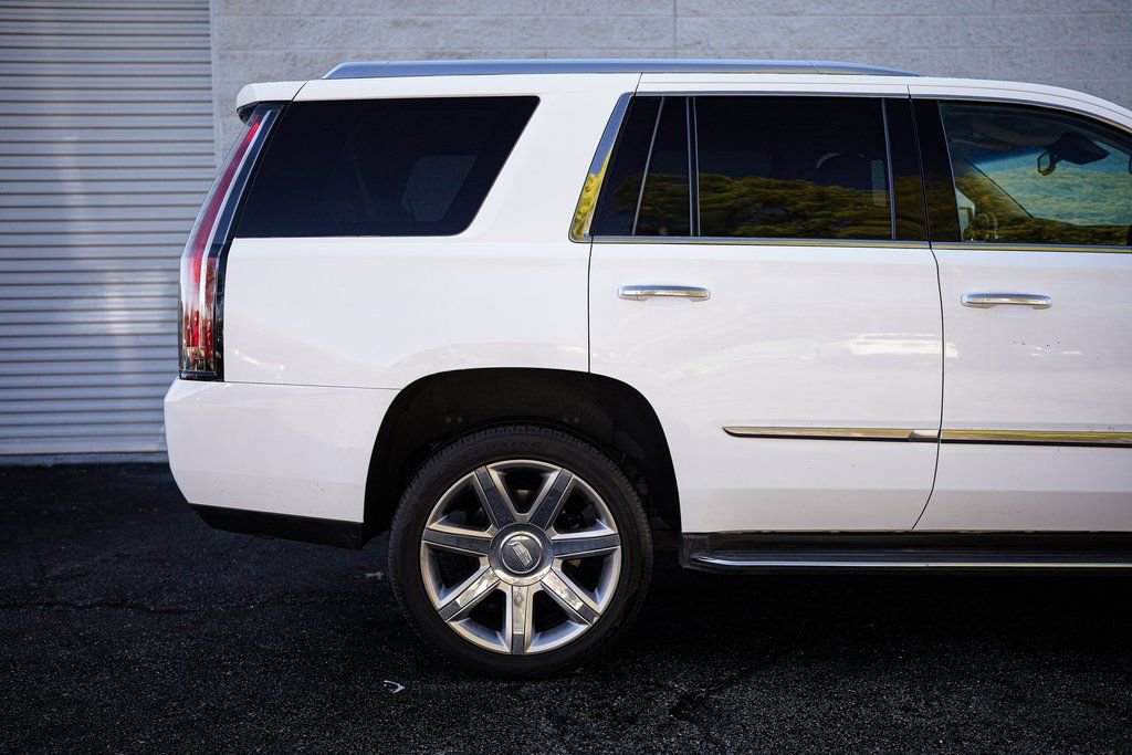 Used 2016 Cadillac Escalade Luxury image 16