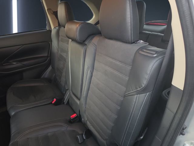 Used 2020 Mitsubishi Outlander SE image 13