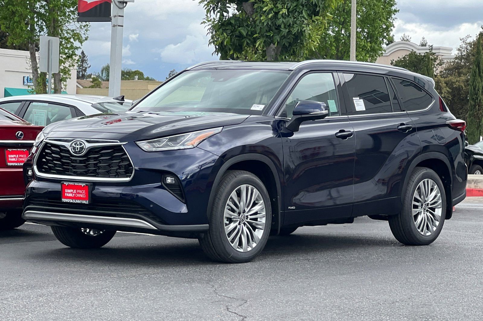 New 2026 Toyota Highlander Platinum image 2