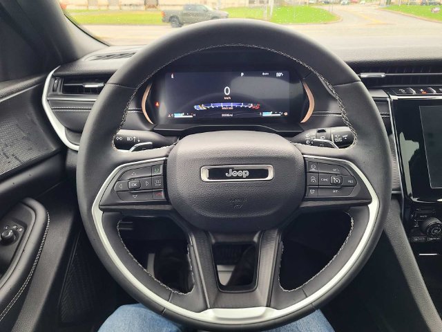 Used 2023 Jeep Grand Cherokee Altitude AWD/4WD image 30