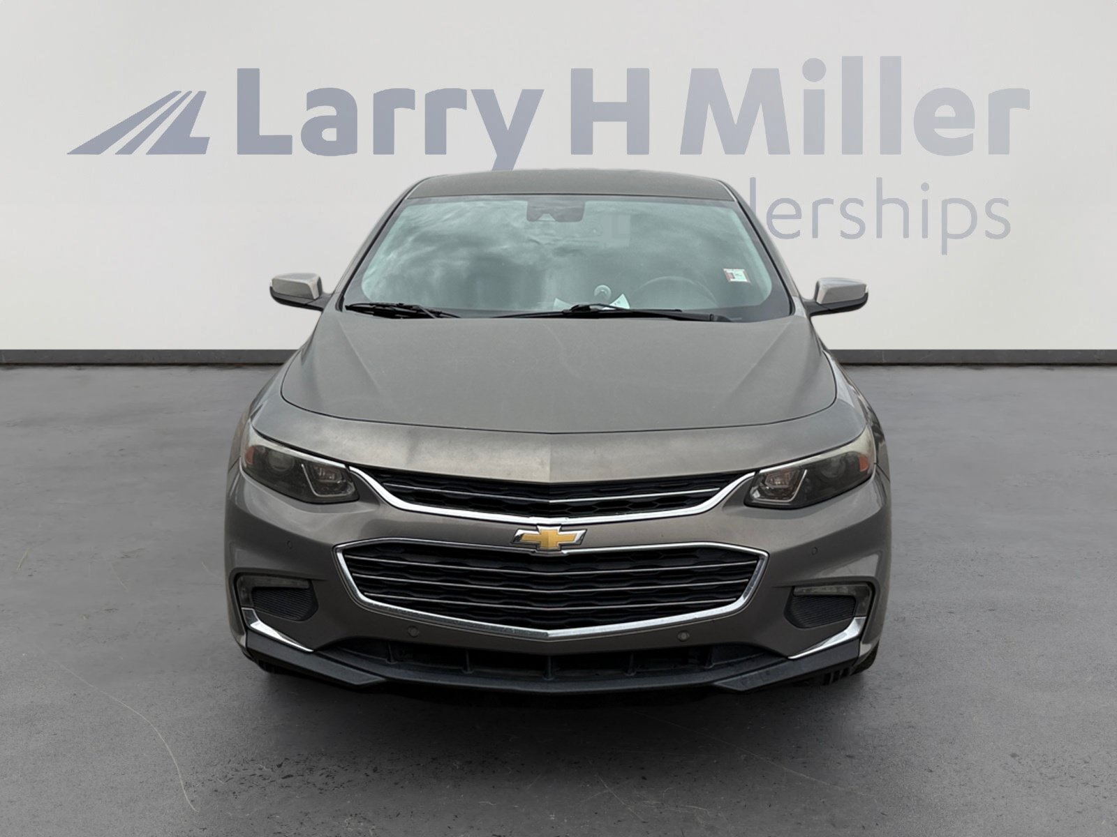 Used 2017 Chevrolet Malibu LT w/ Leather Package FWD image 8