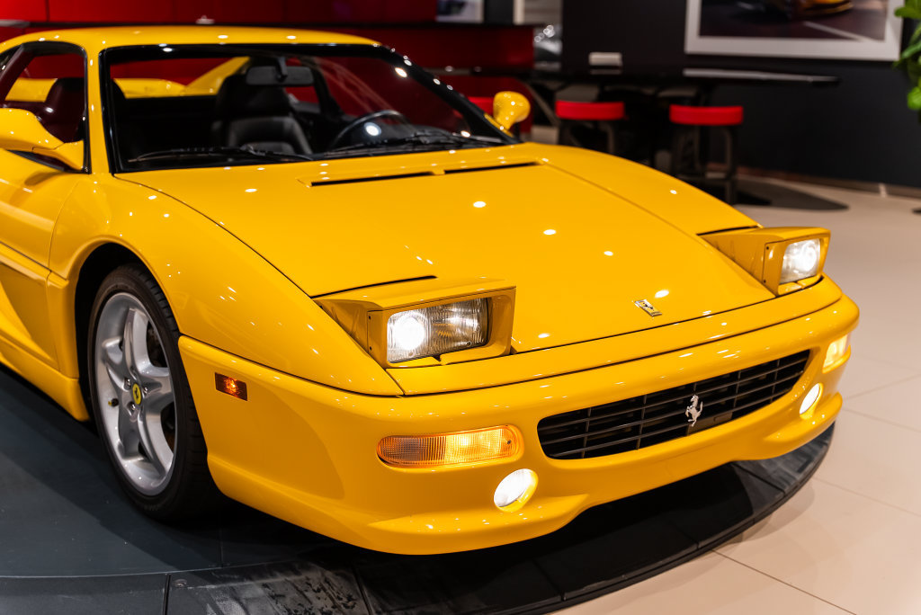Used 1998 Ferrari F355 Berlinetta RWD image 16