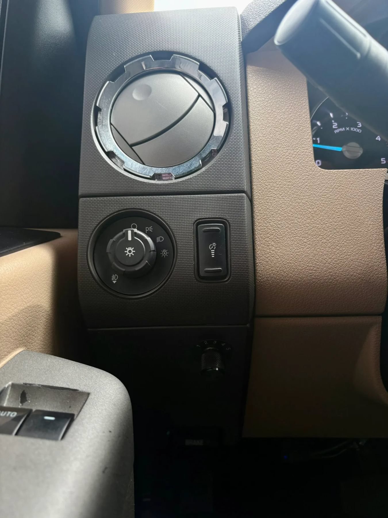 Used 2012 Ford F250 XLT w/ XLT Premium Pkg AWD/4WD image 32