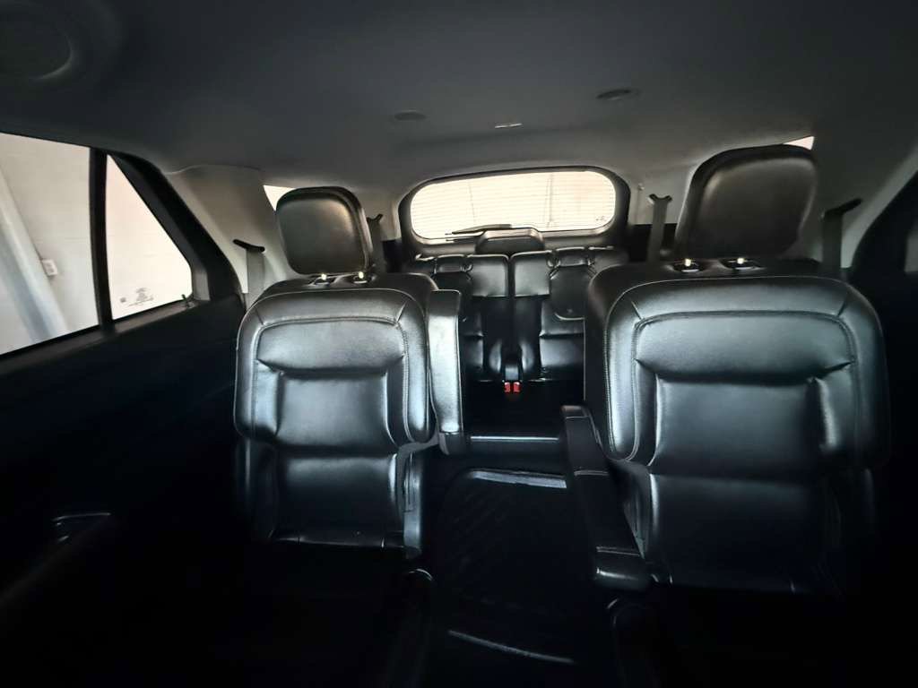 Used 2022 Ford Explorer XLT w/ Equipment Group 202A RWD image 12