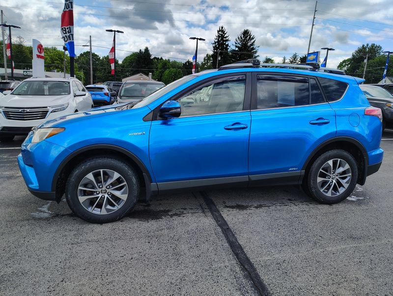 Used 2018 Toyota RAV4 XLE AWD/4WD image 10