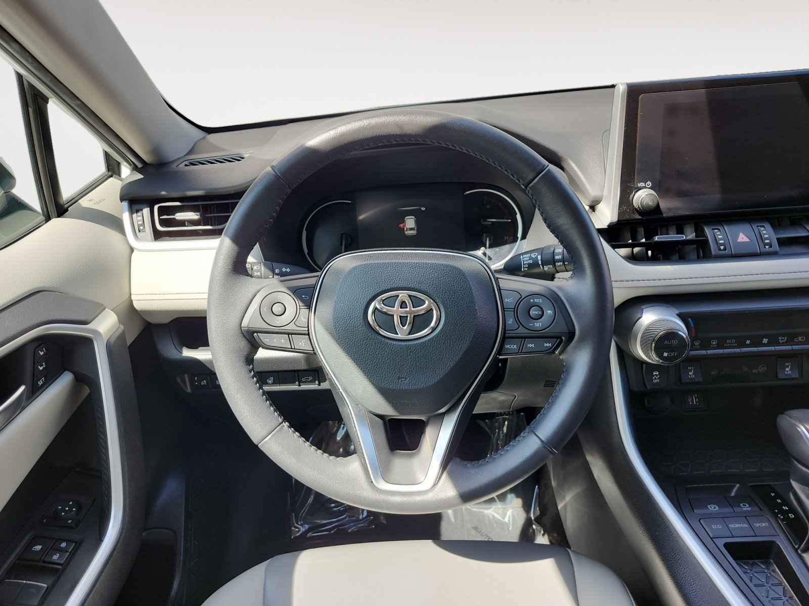 Used 2023 Toyota RAV4 XLE Premium FWD image 12