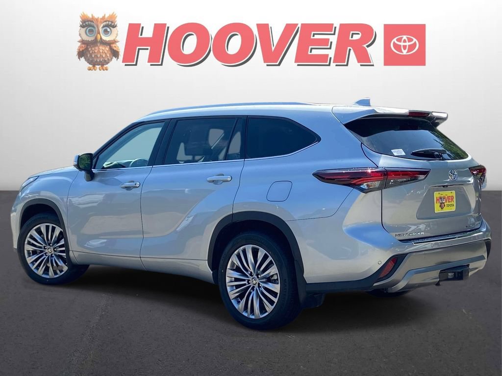Used 2025 Toyota Highlander Platinum AWD/4WD image 11